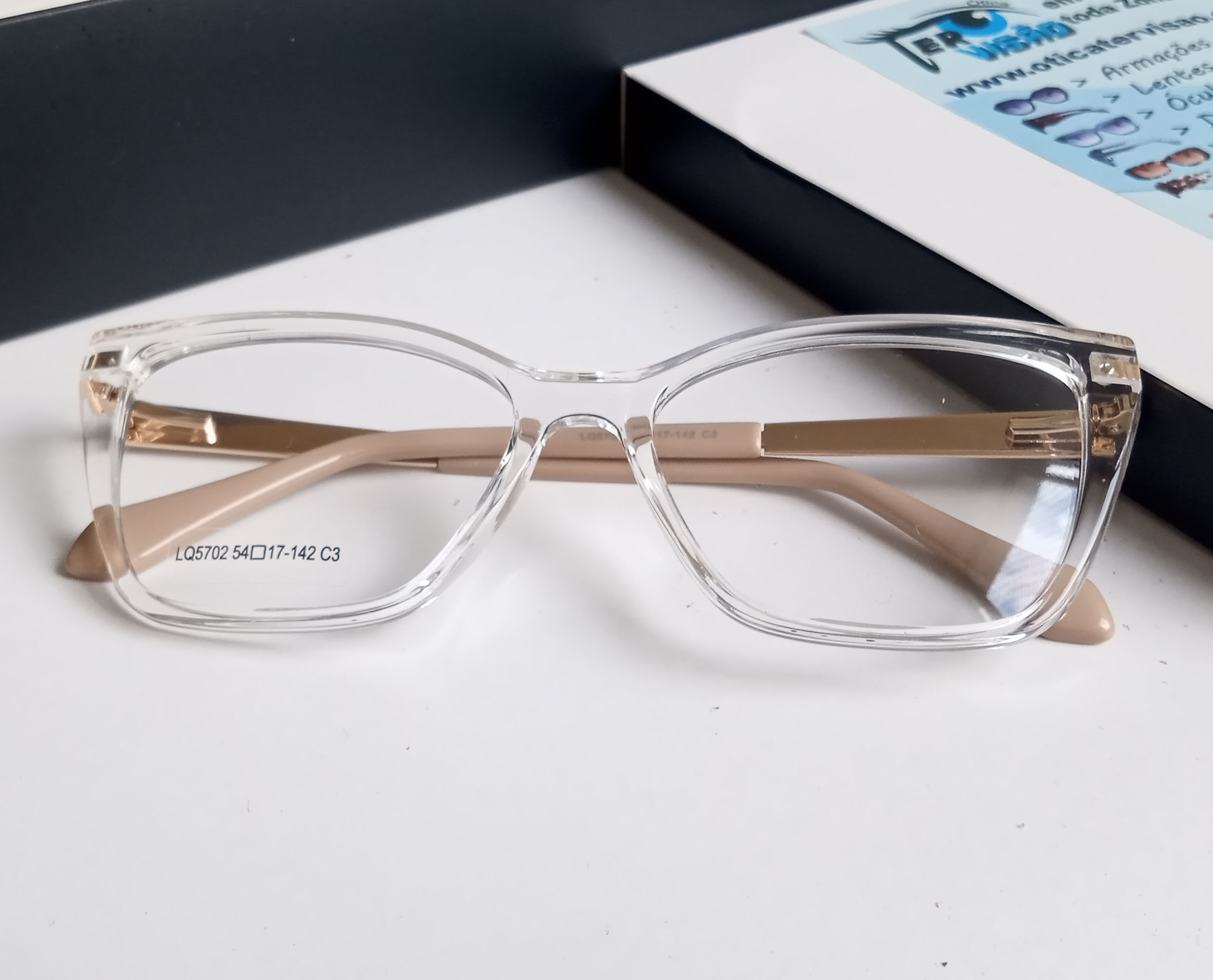 Acetato Crista com haste Bege com desenhos em Dourado. | AA0005