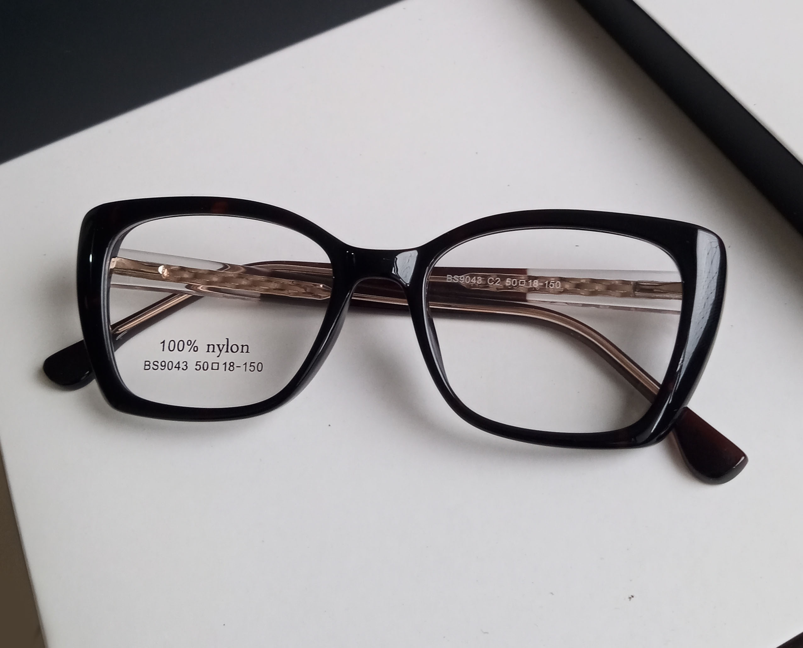 Acetato Marrom Escuro haste detalhe Dourado. | AA0007