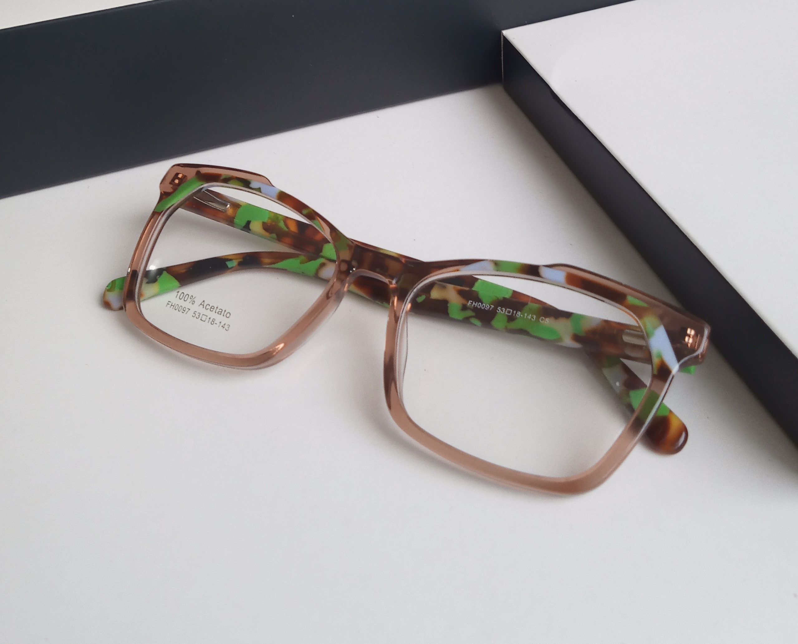 Demi com detalhes Verde e Branco. | AC0006